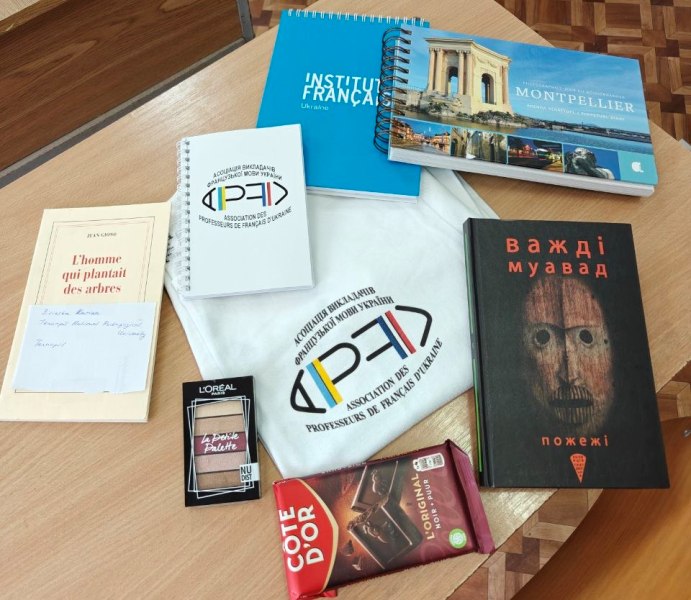 Цінні подарунки від Асоціації викладачів французької мови України та Французького інституту в Україні (Institut Français)